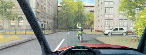 Поднятая вверх рука водителя мотоцикла является сигналом, информирующим Вас о его намерении: