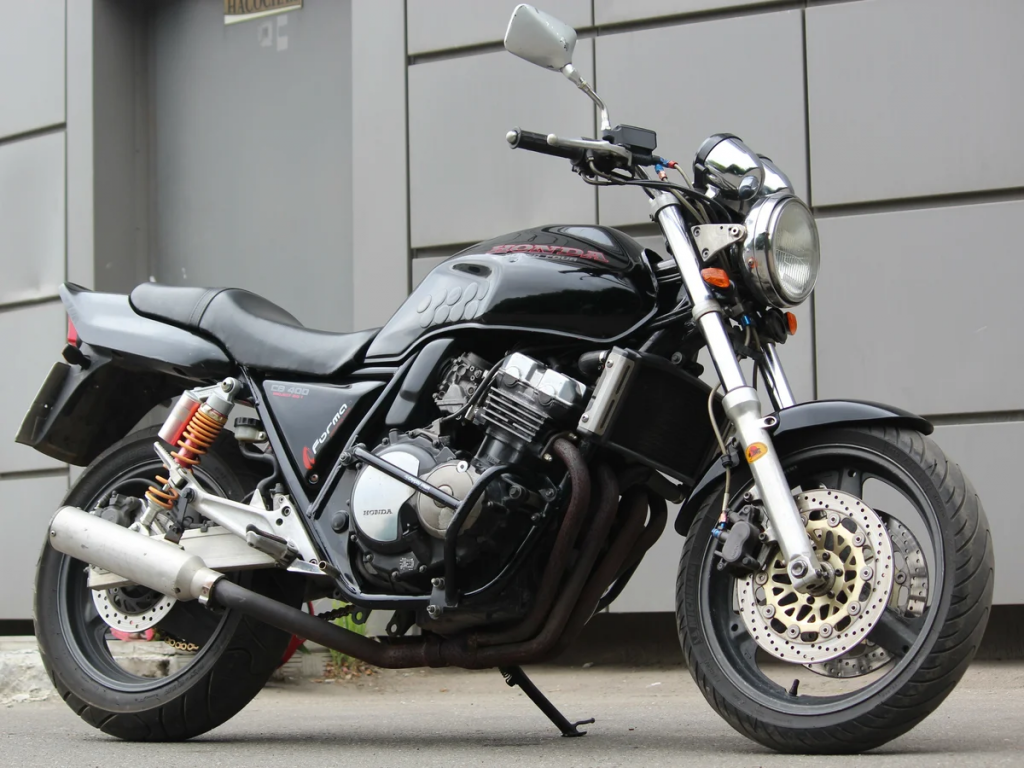 Honda CB400 Super Four - лучший мотоцикл для новичков (классика)
